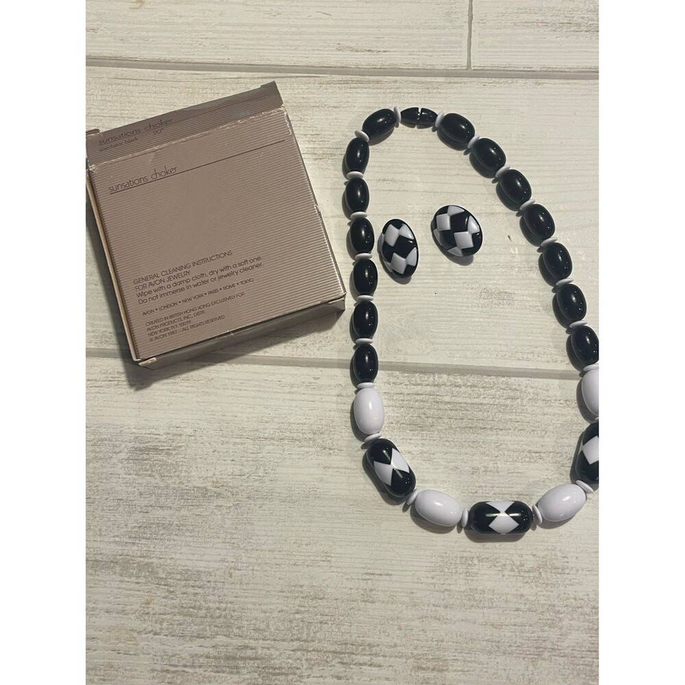 * AVON Vintage Black and White Plastic Sunsations Necklace and Earrings Set